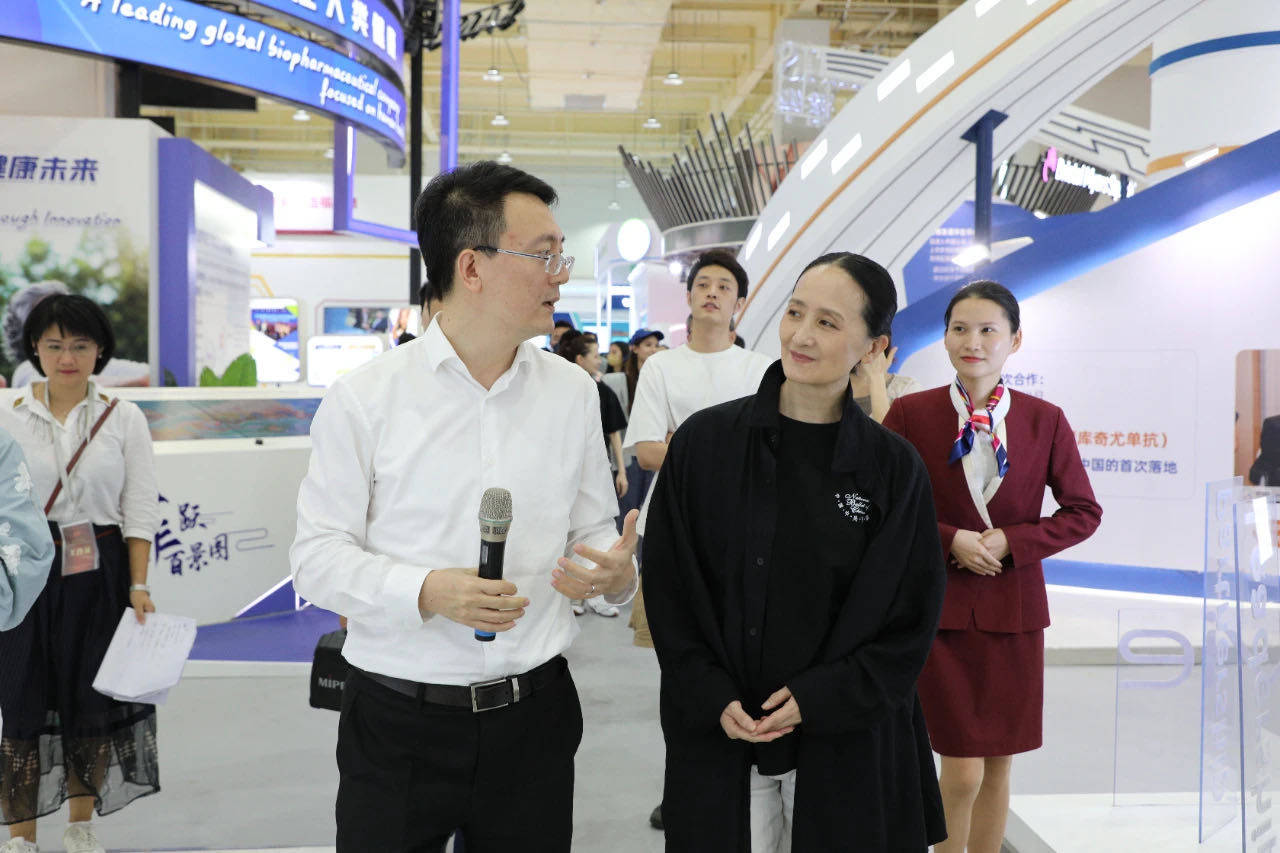 献礼党的百年华诞中央芭蕾舞剧《红色娘子军》重返发源地走进乐城