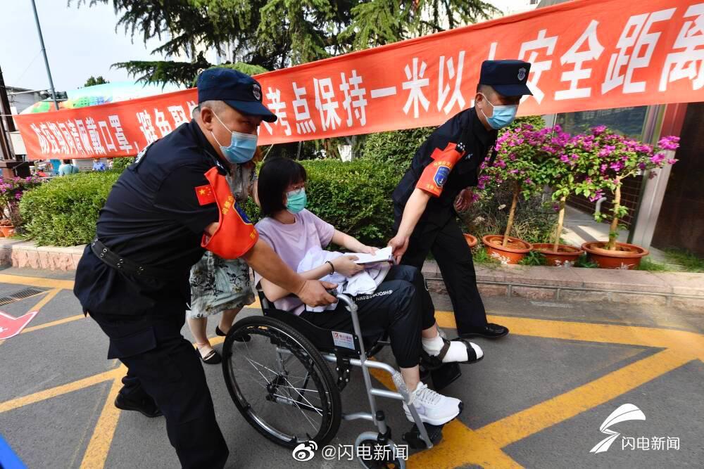 山东高考群像:考生沉着备考、家人温暖鼓励、交警暖心护送、爱心人士助力……哪一张击中了你?休闲区蓝鸢梦想 - Www.slyday.coM 山东高考群像:考生沉着备考、家人温暖鼓励、交警暖心护送、爱心人士助力……哪一张击中了你?休闲区蓝鸢梦想 - Www.slyday.coM