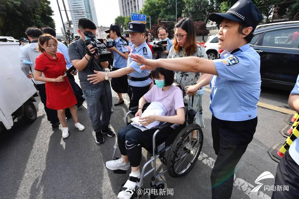 山东高考群像:考生沉着备考、家人温暖鼓励、交警暖心护送、爱心人士助力……哪一张击中了你?休闲区蓝鸢梦想 - Www.slyday.coM 山东高考群像:考生沉着备考、家人温暖鼓励、交警暖心护送、爱心人士助力……哪一张击中了你?休闲区蓝鸢梦想 - Www.slyday.coM