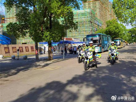 高考首日有考生差点迟到 宁波交警紧急护送休闲区蓝鸢梦想 - Www.slyday.coM 高考首日有考生差点迟到 宁波交警紧急护送休闲区蓝鸢梦想 - Www.slyday.coM