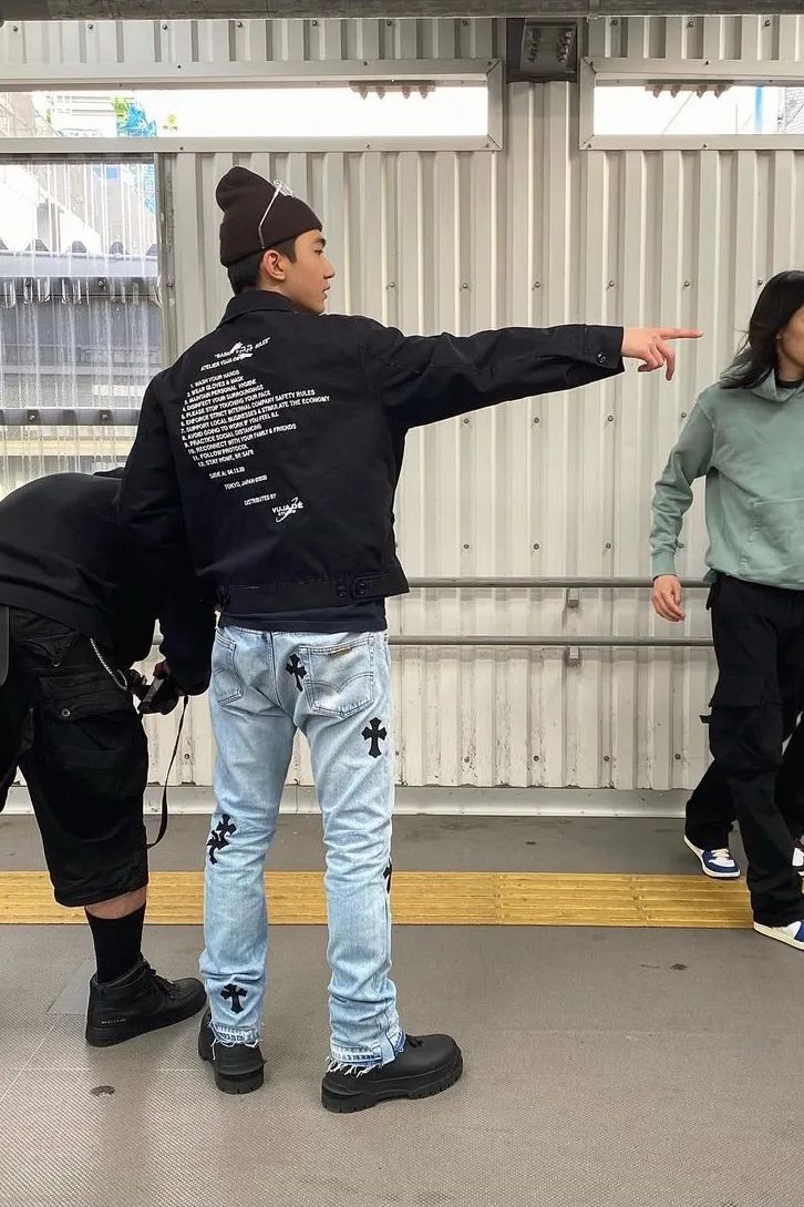 真· 克罗心皇帝Drake，到底是如何炫富的 