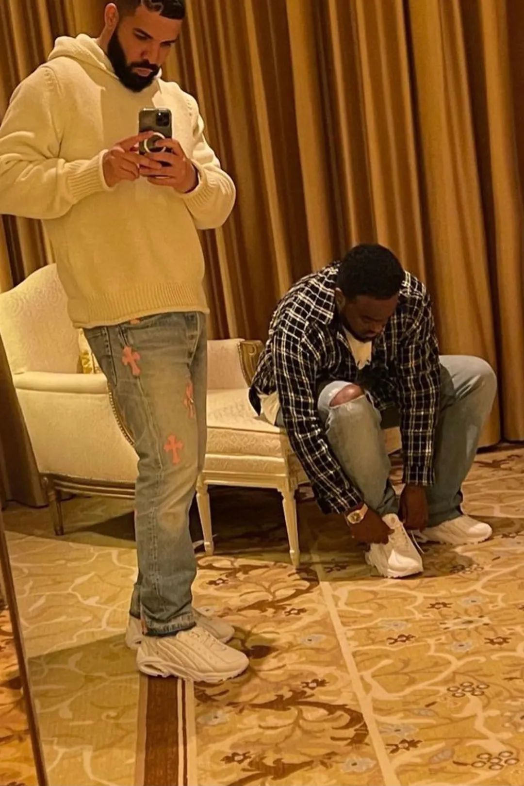 真· 克罗心皇帝Drake，到底是如何炫富的 