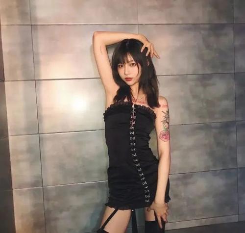 猴哥新店开张痞幼送一根大火腿肠当贺礼俩人彻底闹崩了