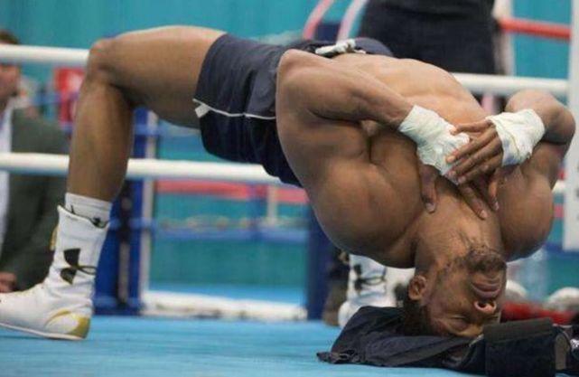 世界体坛非人类肌肉博尔特小腿泰森脖子张伟丽腹肌