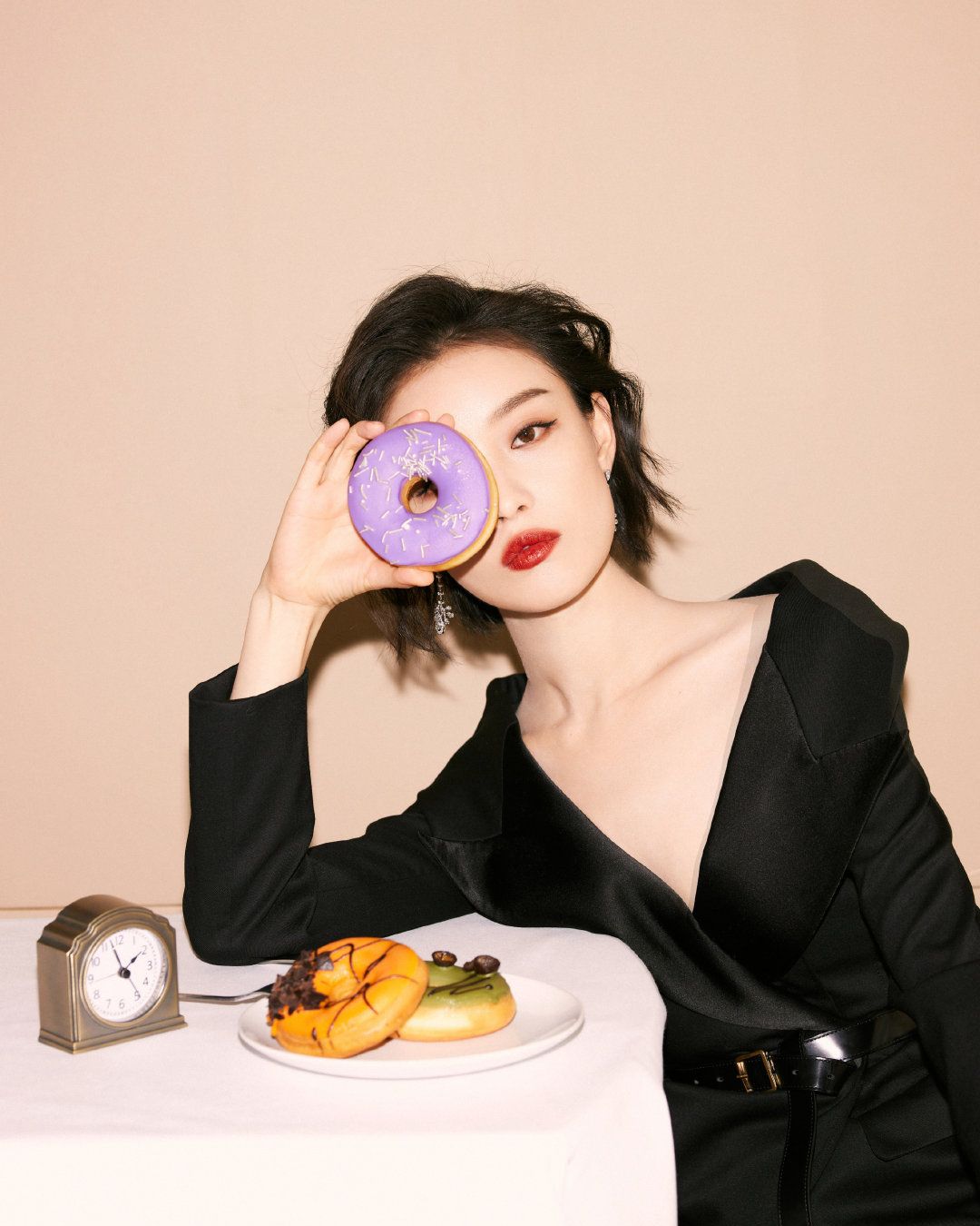 千呼万唤的倪妮拍照姿势来了!冬天别再让不会摆姿势困扰你