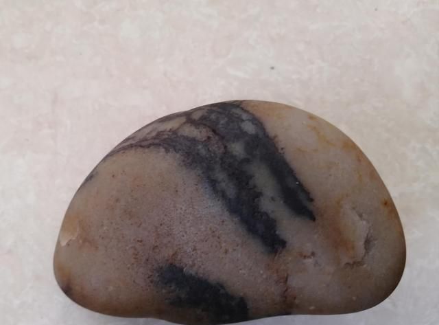 在黄河边捡到几枚石头