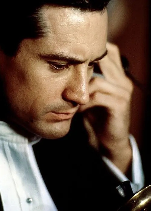 78岁奥斯卡影帝意外受伤,腿上戴金属支架,他正在和小李子拍新戏