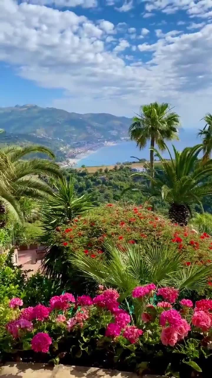 青山绿水相伴,春意盎然的景色,山清水秀