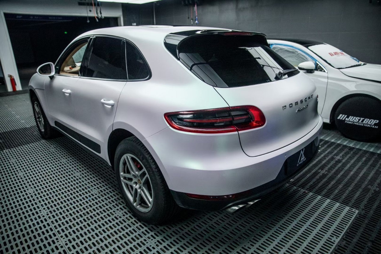 膜呗改色案例:保时捷macans改色曙光白 怎么有了初恋感觉