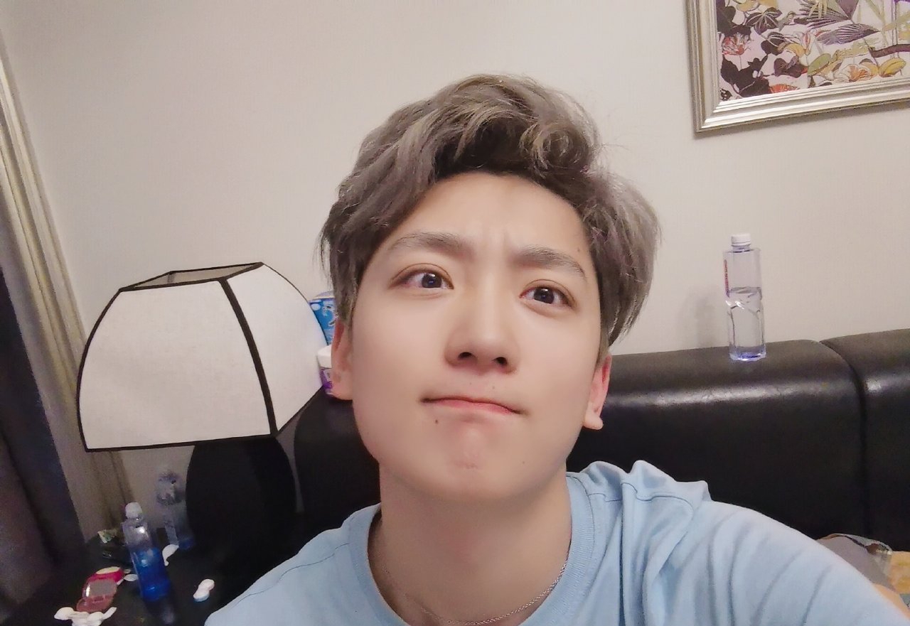 酷酷的鑫太会蹭热度,开播吐槽,玩摩尔庄园的指定有病