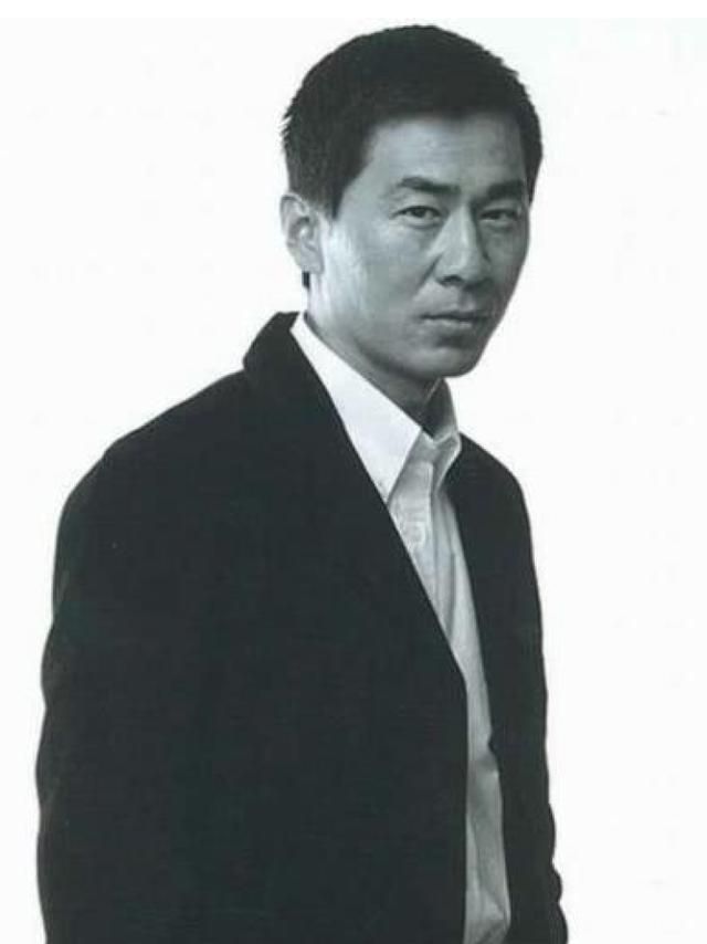 蒋勤勤和儿子陈虎虎首度合体上封面网友陈建斌的基因果然强大