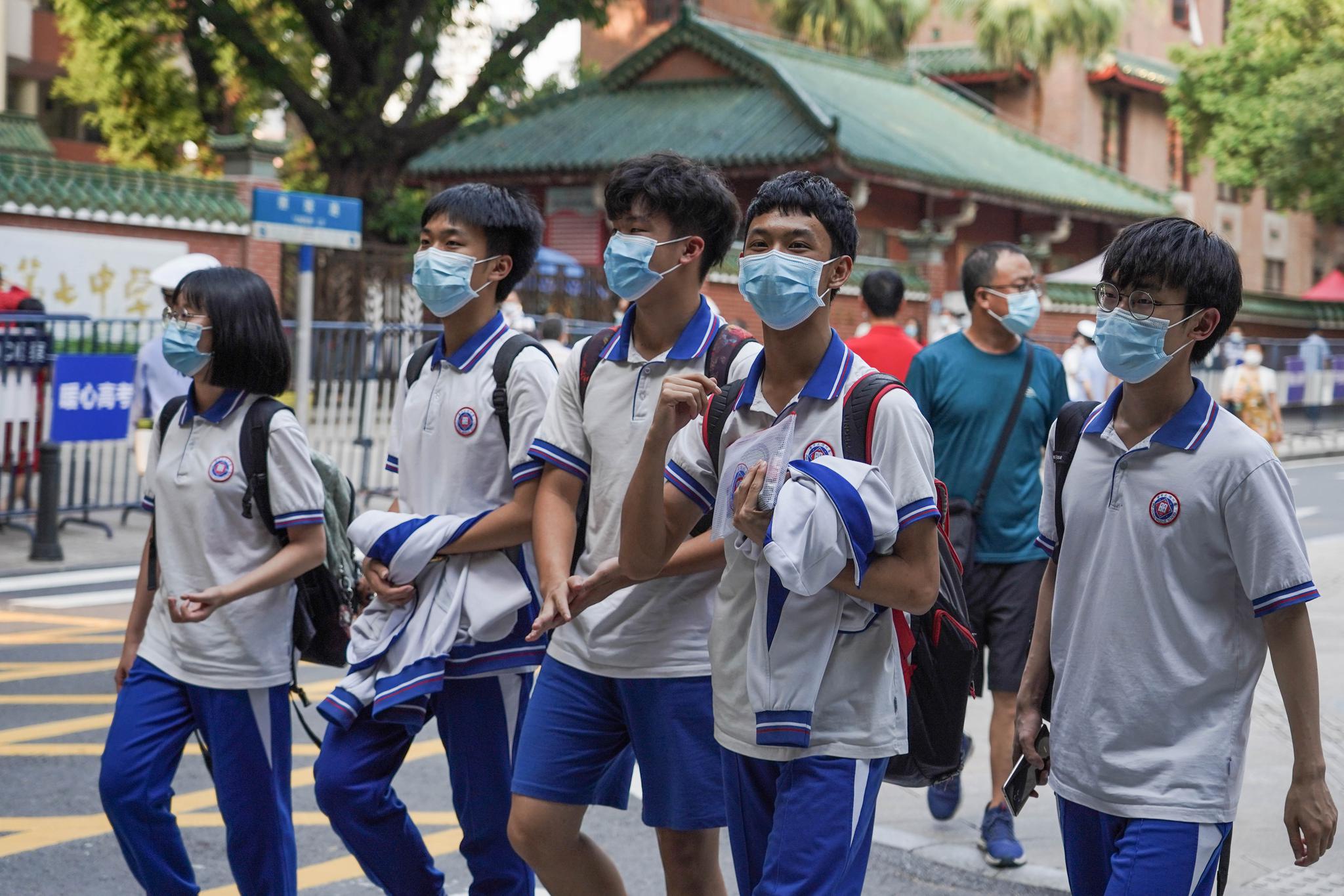 直击丨镜头下的广州高考疫情无情人间有情社会各界合力迎考