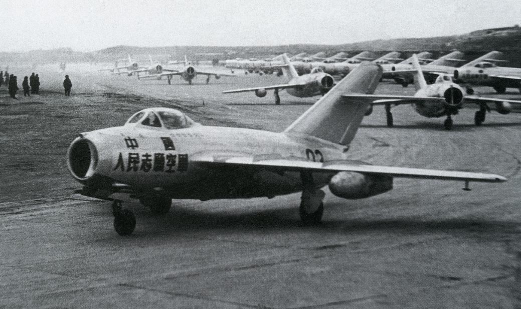 抗美援朝,志愿军飞行员驾驶米格15战机,令美机不敢靠近鸭绿江