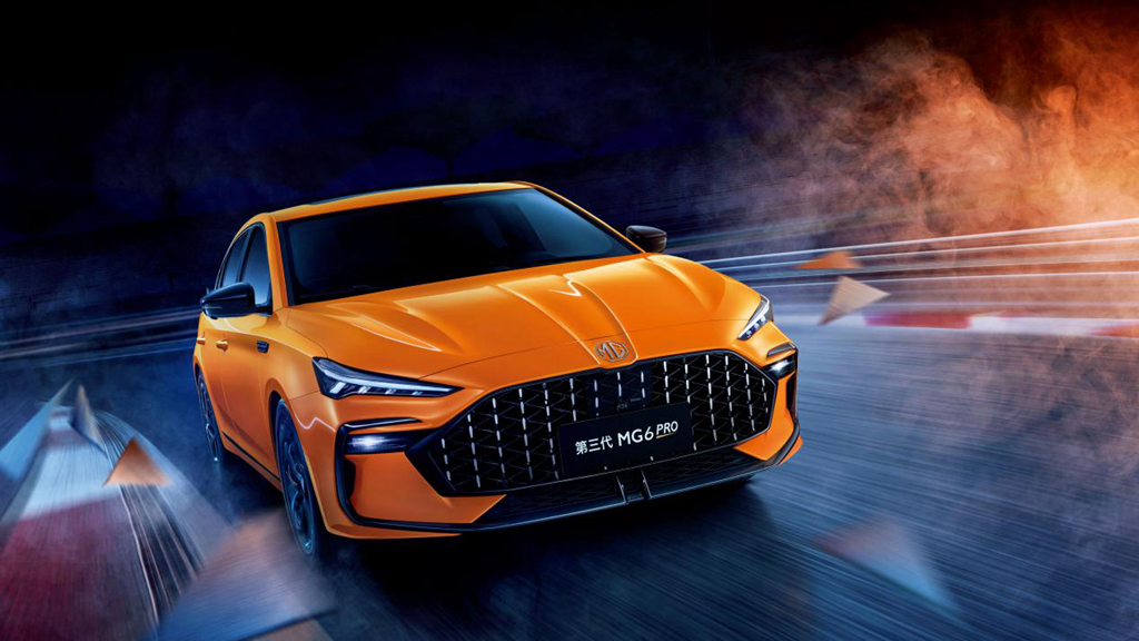 新款名爵6pro官图大尾翼熏黑轮毂气泡橙涂装很抢眼