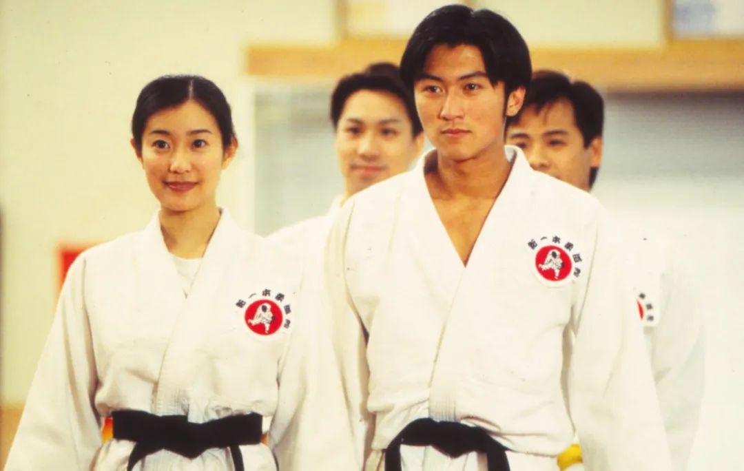 tvb重播挞出爱火花谢霆锋主演的第一部电视剧你看过吗