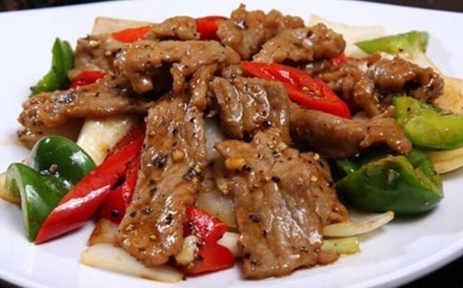 炒牛肉时腌制有讲究记住不加盐和料酒学会正确方法肉软又香