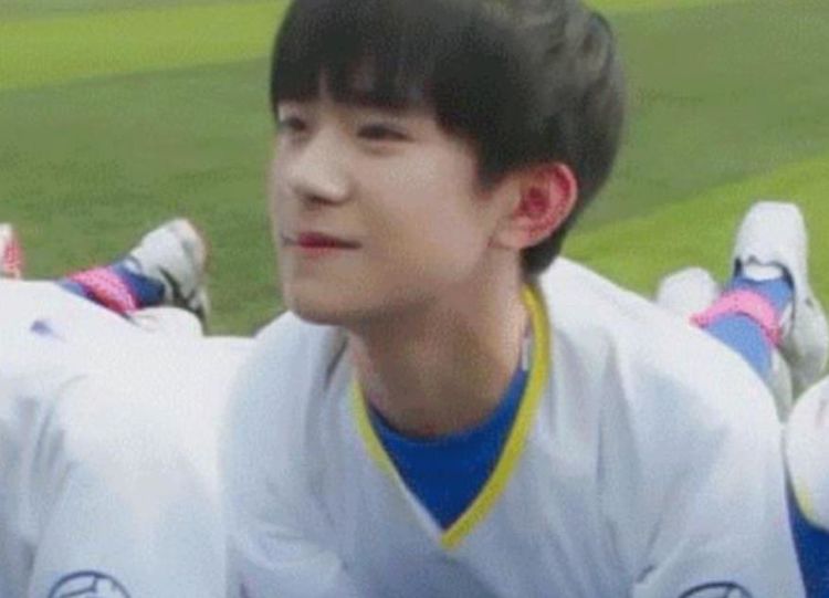 马嘉祺机场现身,疑时代峻峰工作人员殴打路人,只因话不投机休闲区蓝鸢梦想 - Www.slyday.coM 马嘉祺机场现身,疑时代峻峰工作人员殴打路人,只因话不投机休闲区蓝鸢梦想 - Www.slyday.coM