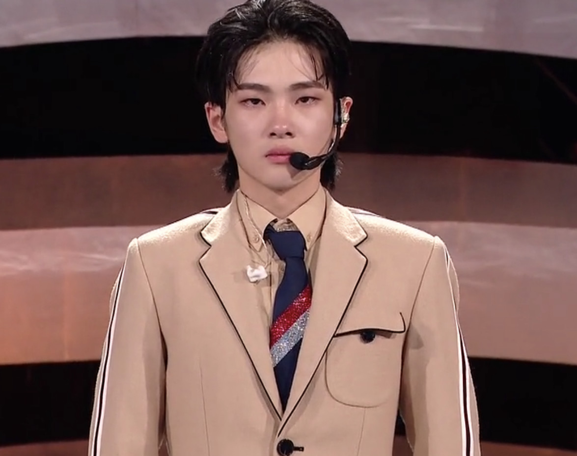 r1se周震南:在韩三年被扇两耳光,c位出道,男团标准