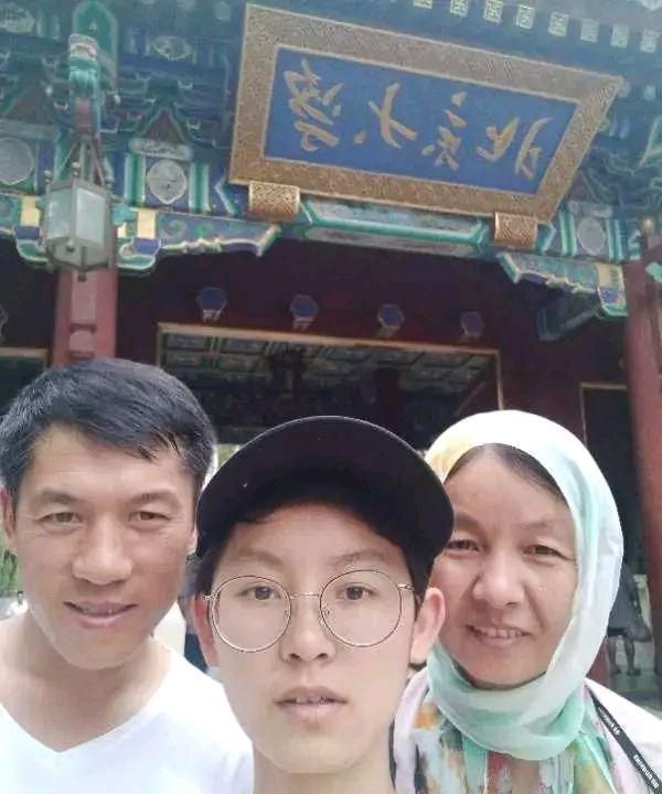 宁夏高考文科状元：一个不会玩手机的18岁女孩,“玩”上了北大休闲区蓝鸢梦想 - Www.slyday.coM