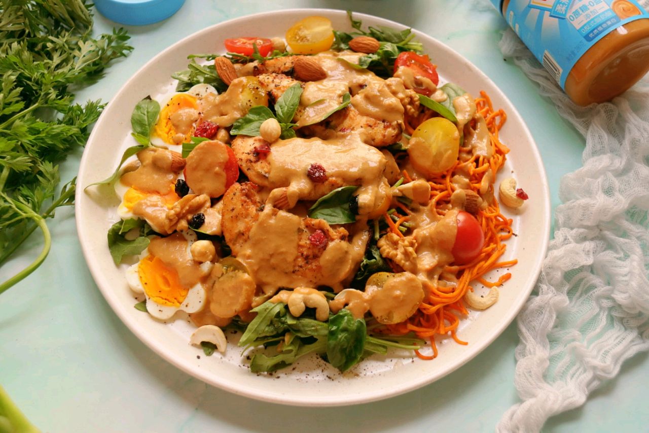 塑身轻食,香煎花生酱鸡肉沙拉,蛋白质含量高油脂低,健康又美味