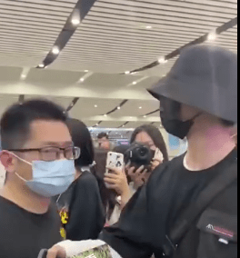 工作人员机场殴打路人!时代峰峻发布道歉声明,马嘉祺无辜受牵连休闲区蓝鸢梦想 - Www.slyday.coM 工作人员机场殴打路人!时代峰峻发布道歉声明,马嘉祺无辜受牵连休闲区蓝鸢梦想 - Www.slyday.coM