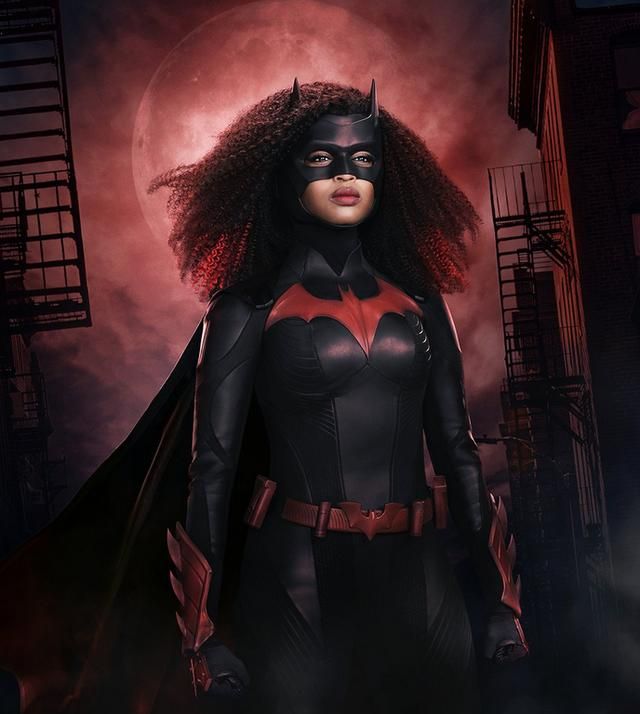 蝙蝠女侠蝠翼首张定妆照大公开还原漫画形象