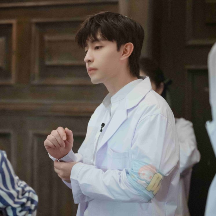 《密室大逃脱》高清剧照,邓伦白大褂帅气,杨幂双马尾少女感十足休闲区蓝鸢梦想 - Www.slyday.coM 《密室大逃脱》高清剧照,邓伦白大褂帅气,杨幂双马尾少女感十足休闲区蓝鸢梦想 - Www.slyday.coM