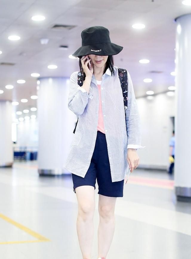 胡可的生图也挺能打的,虽然妆感不咋浓,但看着很舒服|胡可|礼服|牛仔