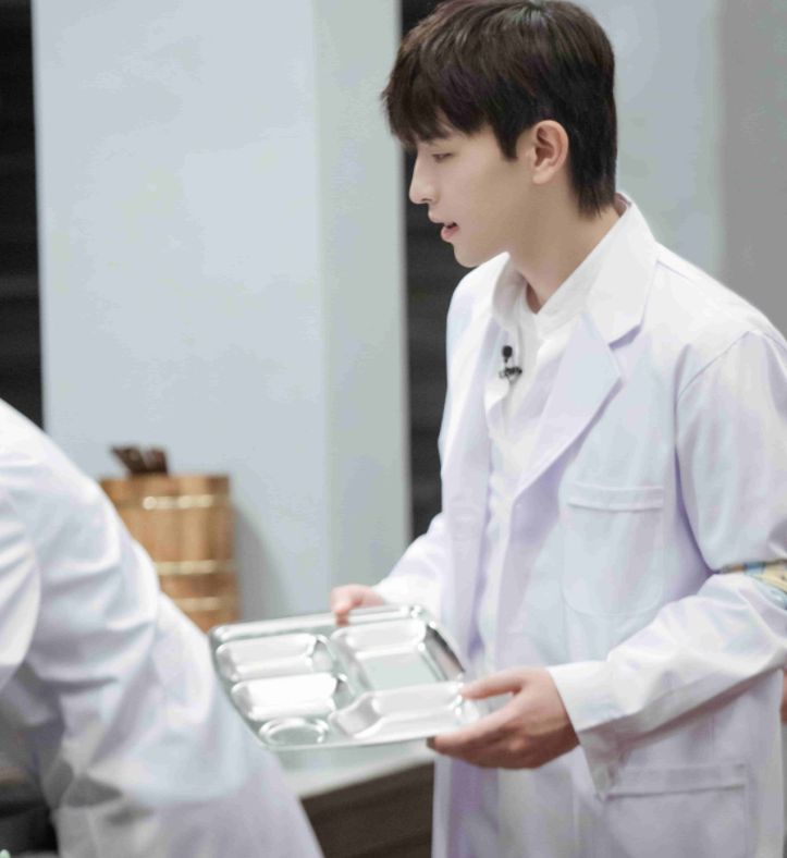 《密室大逃脱》高清剧照,邓伦白大褂帅气,杨幂双马尾少女感十足休闲区蓝鸢梦想 - Www.slyday.coM 《密室大逃脱》高清剧照,邓伦白大褂帅气,杨幂双马尾少女感十足休闲区蓝鸢梦想 - Www.slyday.coM