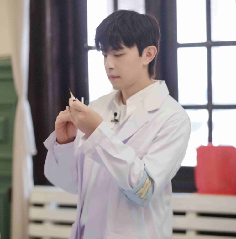 《密室大逃脱》高清剧照,邓伦白大褂帅气,杨幂双马尾少女感十足休闲区蓝鸢梦想 - Www.slyday.coM 《密室大逃脱》高清剧照,邓伦白大褂帅气,杨幂双马尾少女感十足休闲区蓝鸢梦想 - Www.slyday.coM