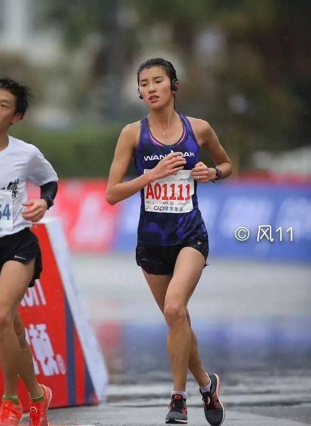 恭喜马拉松女神焦安静6月19日将在厦门大婚婚纱照太美了