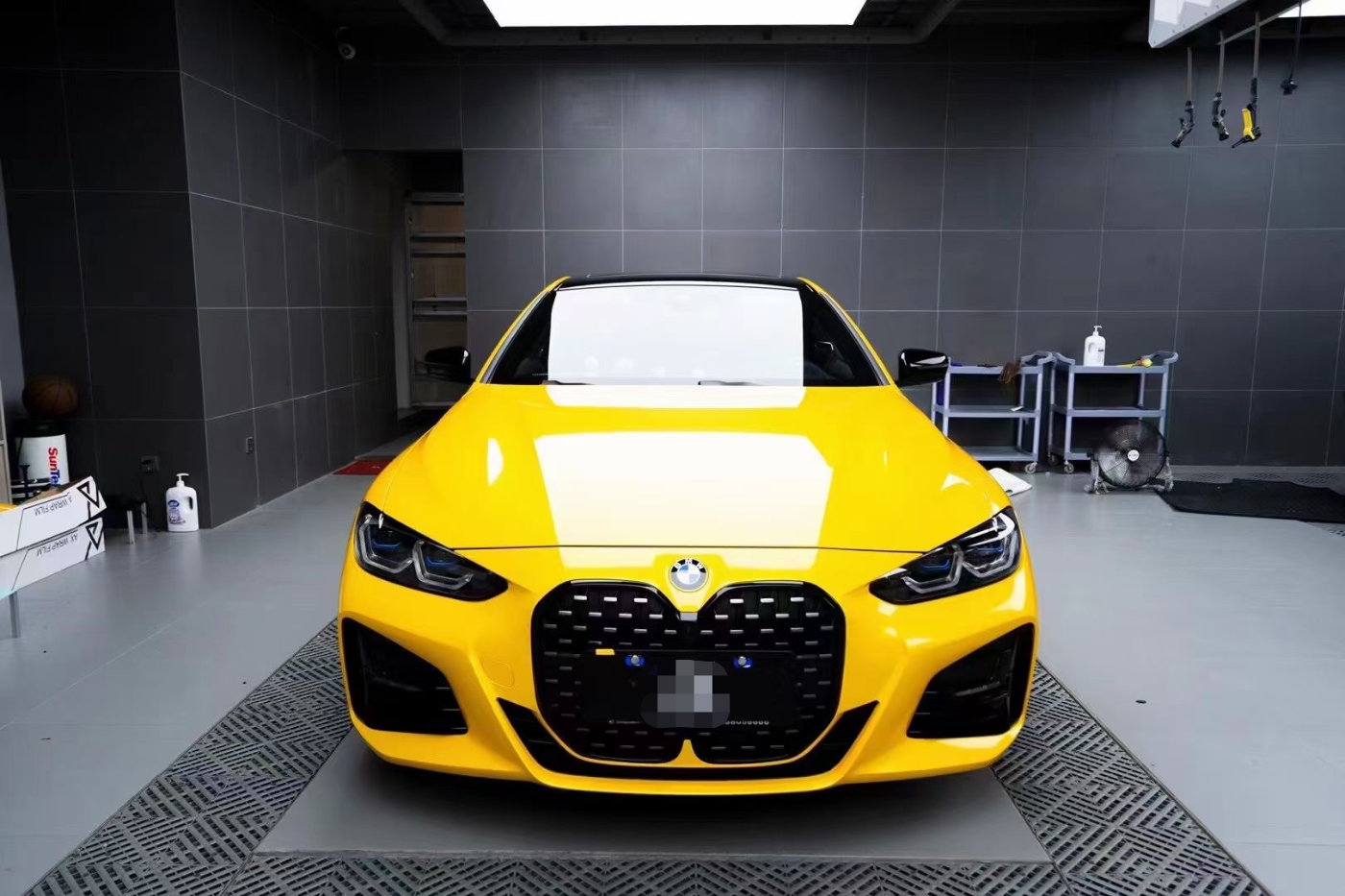 膜呗改色案例:宝马4系改色金属黄 贵气感十足