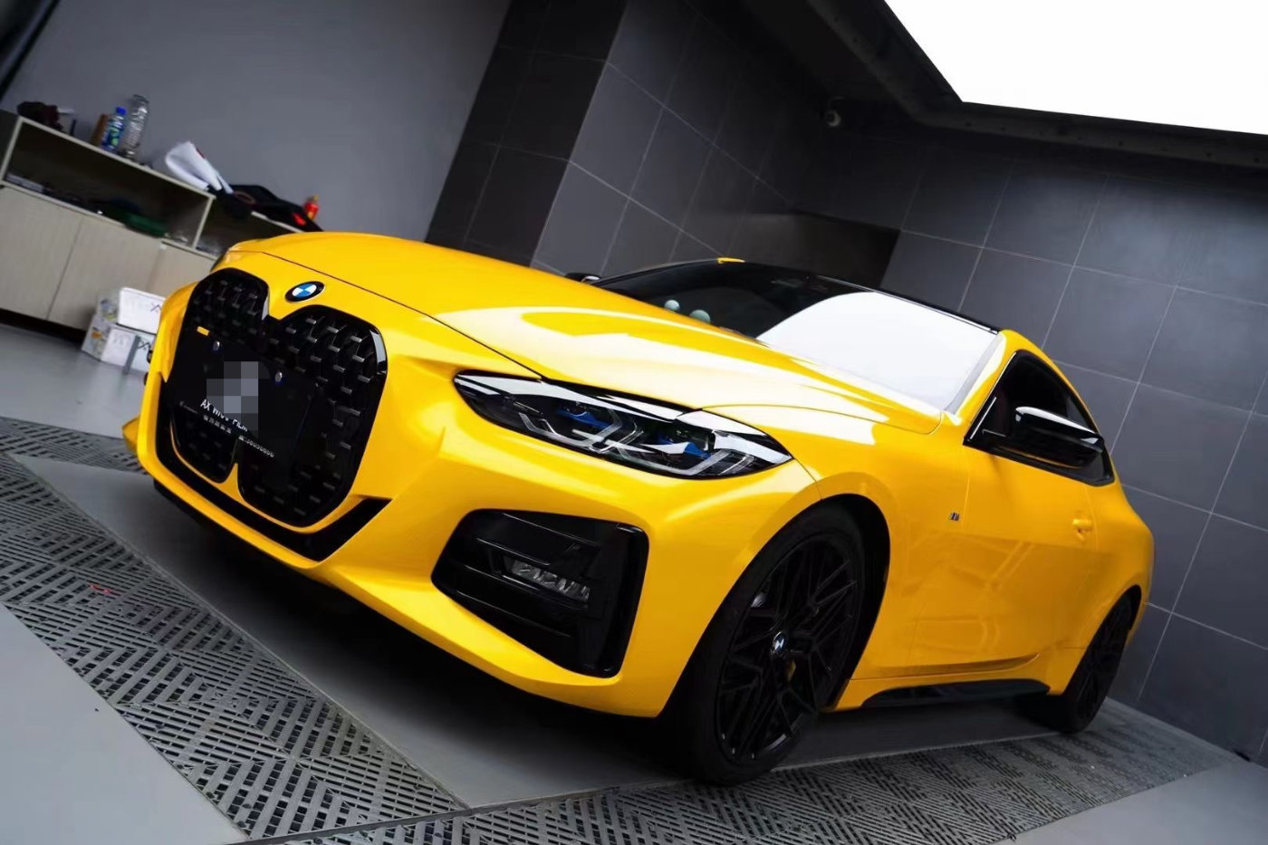 膜呗改色案例:宝马4系改色金属黄 贵气感十足