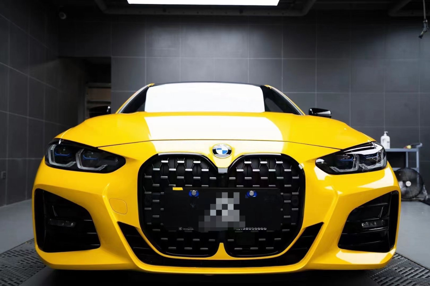 膜呗改色案例:宝马4系改色金属黄 贵气感十足-新浪汽车