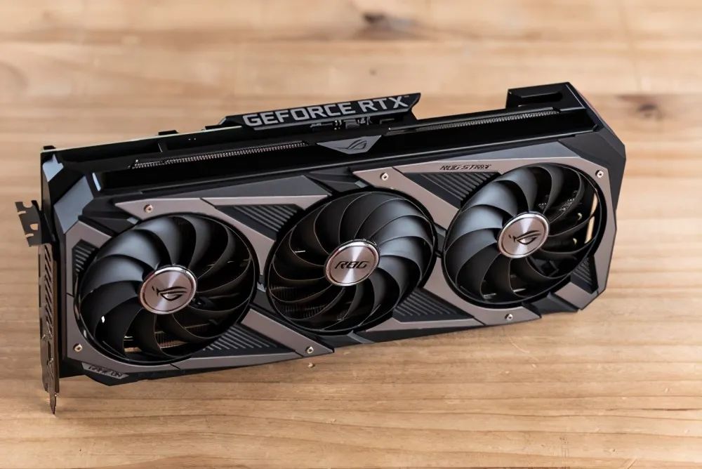 如果大家之前已经看过华硕rog系列的rtx 30系显卡的话呢,相信也能够猜