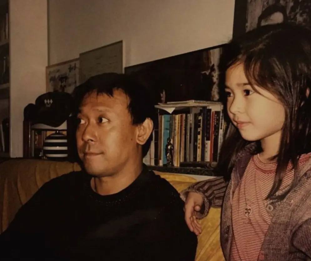 而他们还有个姐姐姜一郎,是姜文和法国前妻的混血女儿.