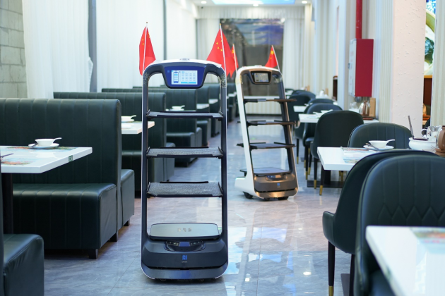 普渡机器人欢乐送上岗惠州点都有茶餐厅