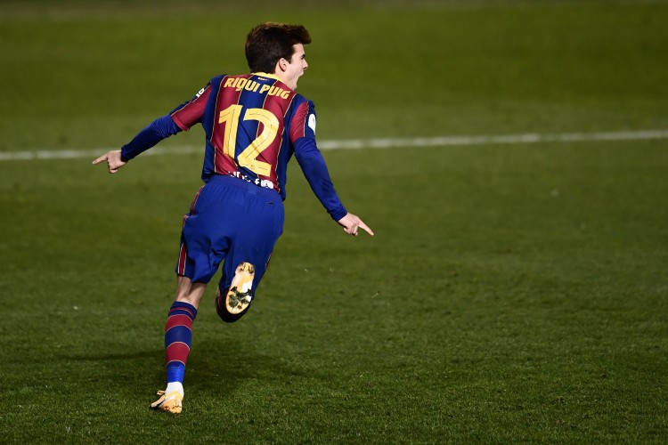 记者:拉波尔塔认为普吉是巴萨的重要一员,球员希望留队