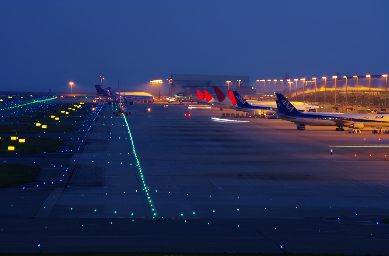 飞机夜间到达会给旅客造成哪些麻烦难怪一般夜间机票会降价