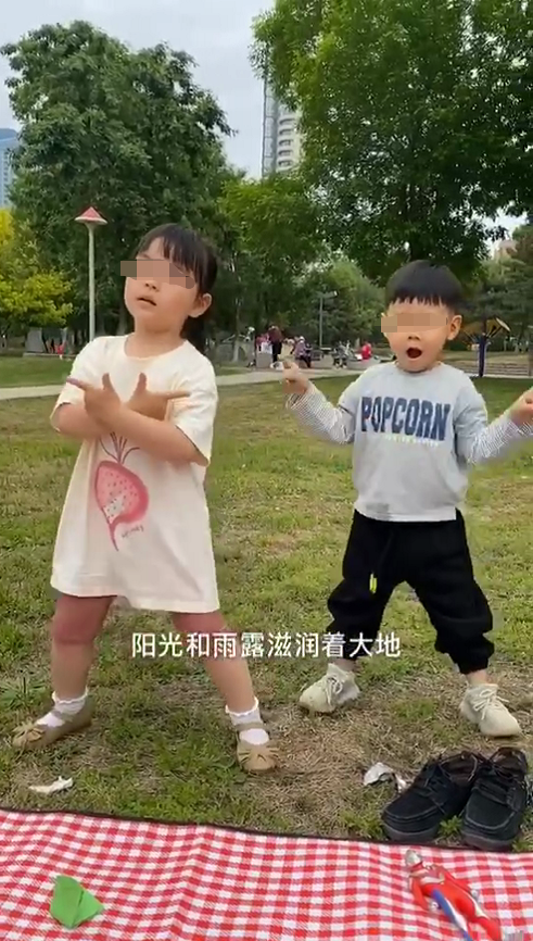 郑爽再传好消息后妈妈开心点赞视频疑表态会努力陪伴孩子成长