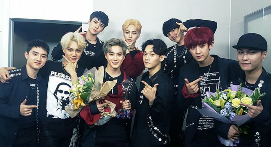 张艺兴在exo专辑上留言粉丝翻译后让人感动没人比他们更爱exo