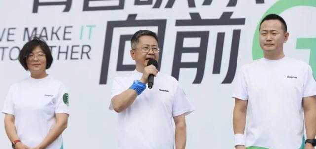 帮哥哥赚几百亿之后,哥哥大方分100亿给他,兄弟成山东的新首富