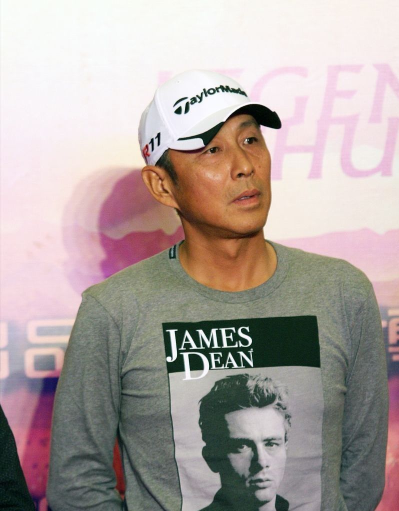 陈道明越老越有魅力,黝黑肤色反成加分项,穿t恤也成熟稳重|t恤|陈道明