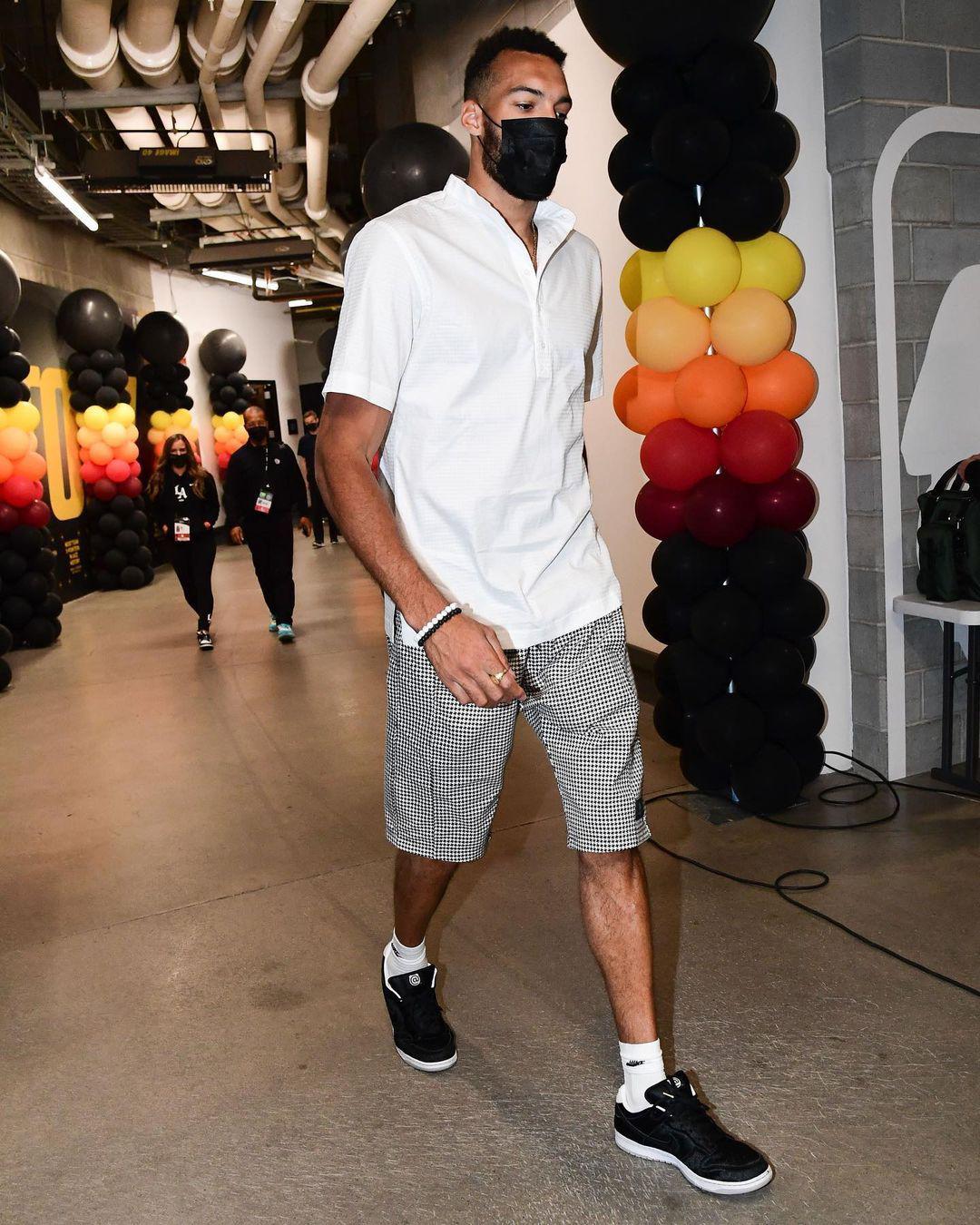 今天的nba季后赛球员通道