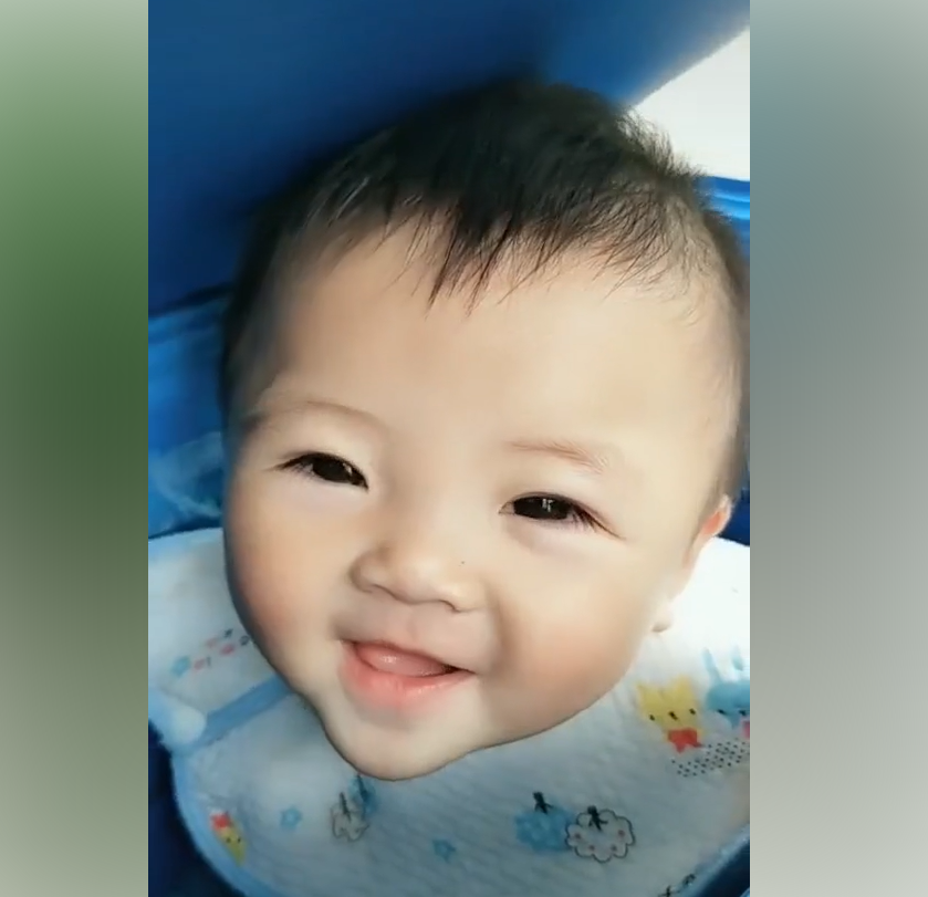 两年前火爆全网的“外卖宝宝”,因治愈系笑容吸粉无数,现状如何休闲区蓝鸢梦想 - Www.slyday.coM 两年前火爆全网的“外卖宝宝”,因治愈系笑容吸粉无数,现状如何休闲区蓝鸢梦想 - Www.slyday.coM