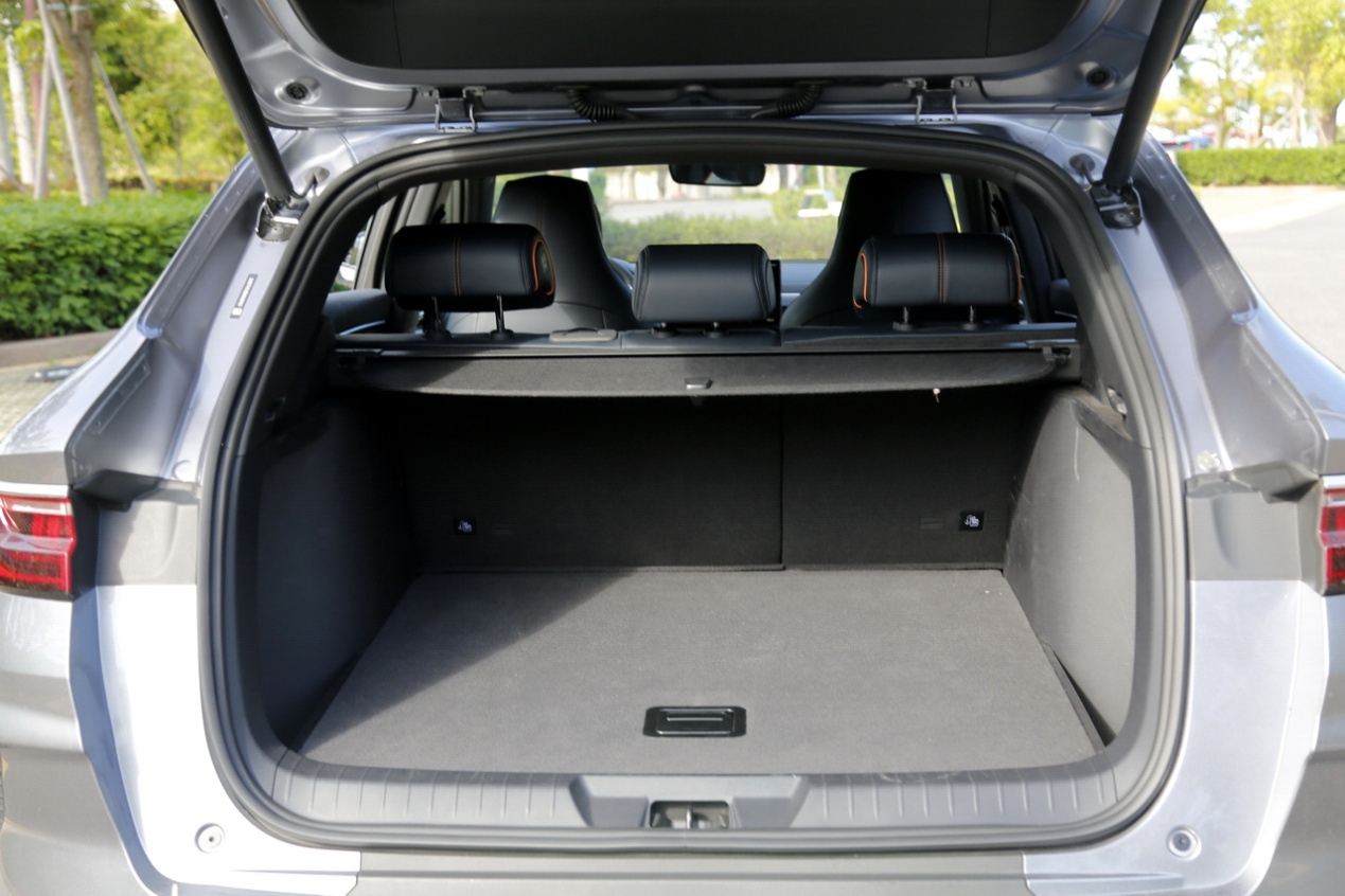 比亚迪宋plusdmi试驾家用suv的完美选择