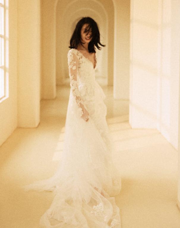 苗苗产后首封公开,婚纱打扮美轮美奂,有料身材惹人叹