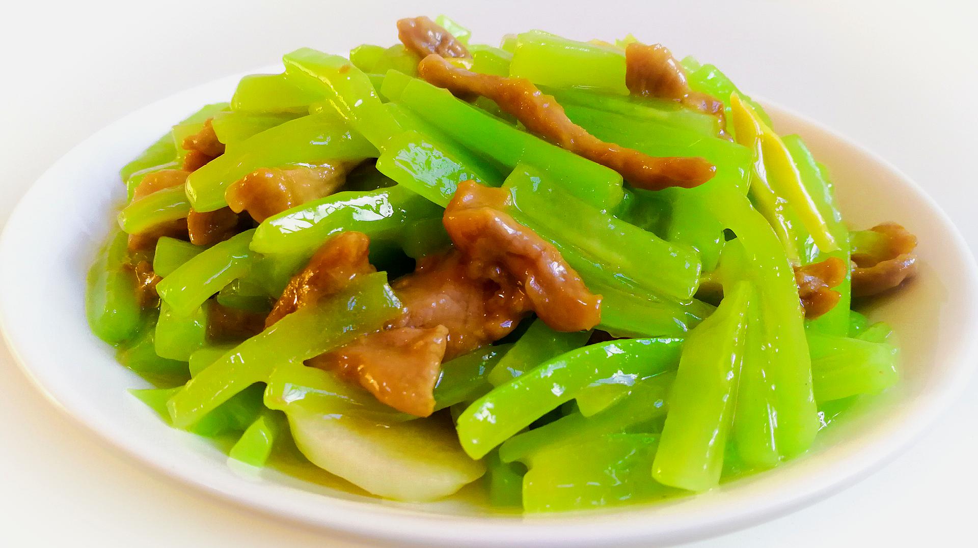 新手也能做好的快手家常菜莴笋炒肉丝有荤有素鲜香又下饭