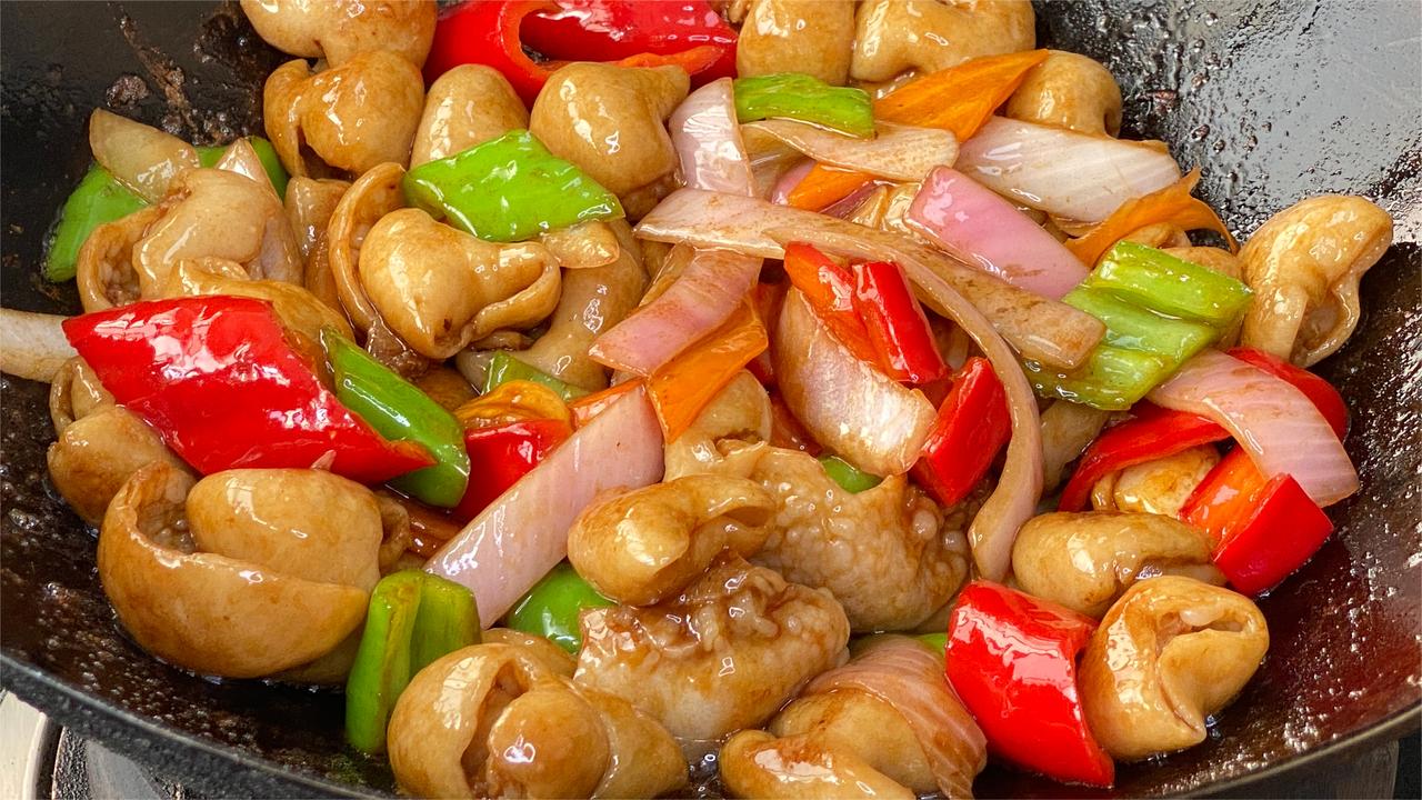 经典粤菜火爆猪肥肠,猛火爆炒快速出锅,香嫩脆爽下点小酒太爽了