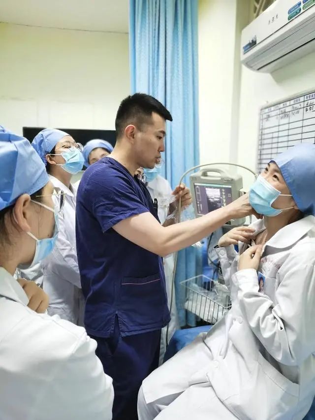 男护士踏上新赛道创新专研成为业内明星